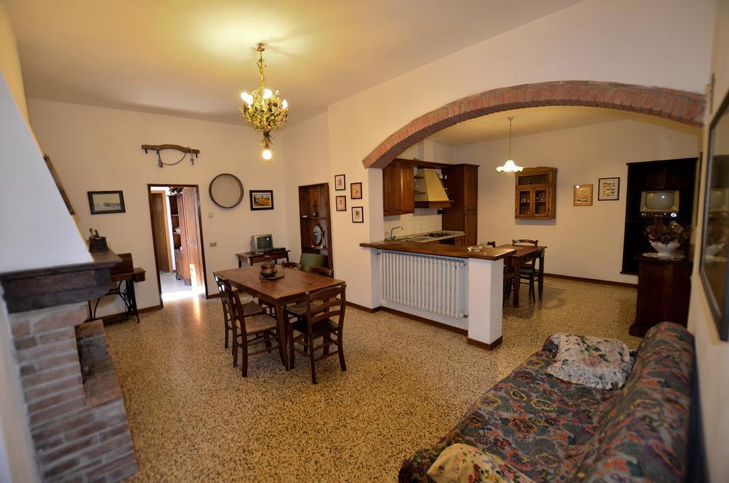 Agriturismo Poggio Ai Grilli Gambassi Terme Room photo
